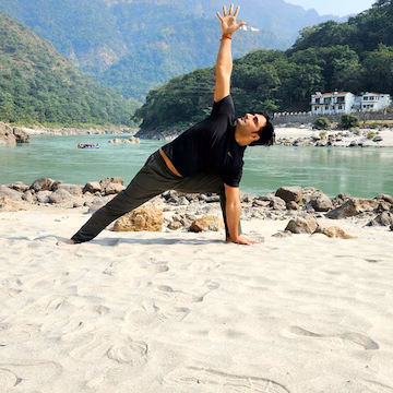 Beach Yoga & Wellness Sessions – Mumbai
